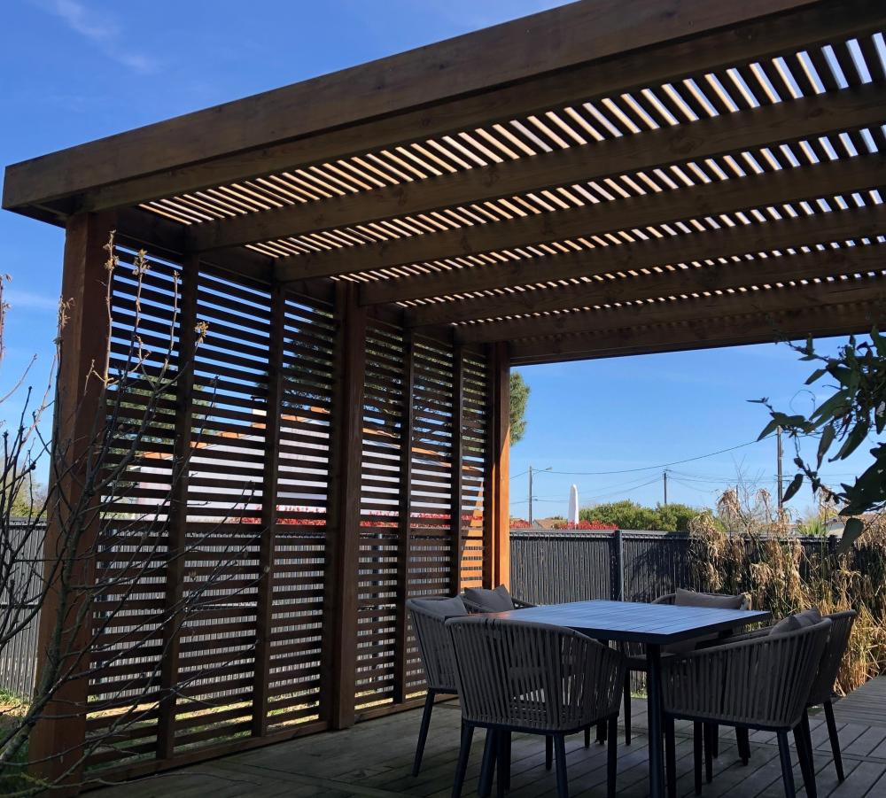 Pergola avec lambourdes et liteaux