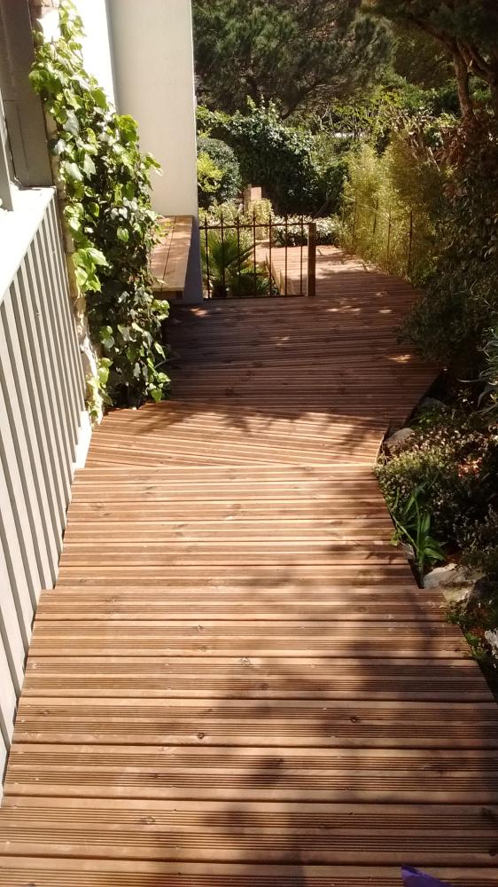 Escalier en lames de terrasse