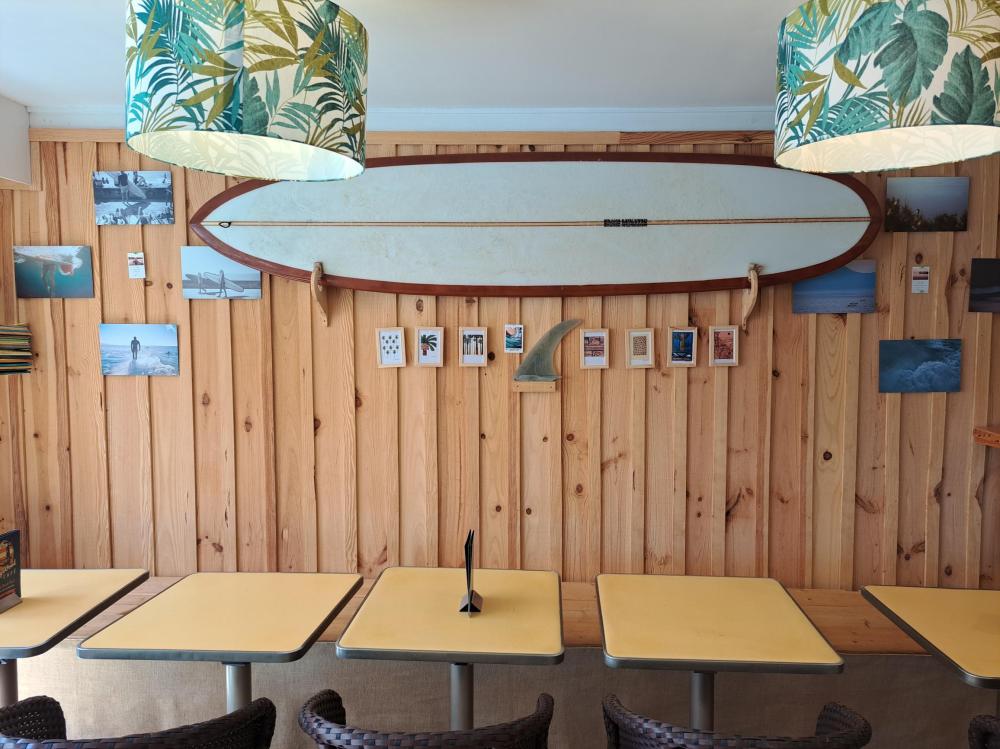 Mur en voliges et couvre-joints non traités au Willywood Café à Montalivet